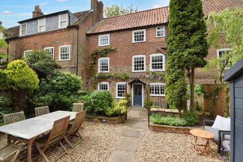 2 bedroom townhouse for sale, Westgate, Louth LN11 9YD