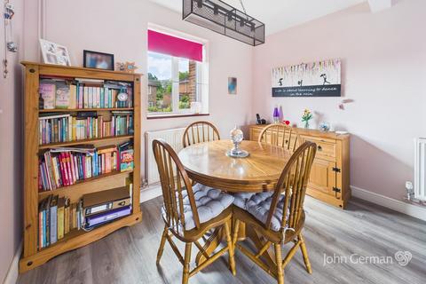 undefined, Golden Square, Hathern