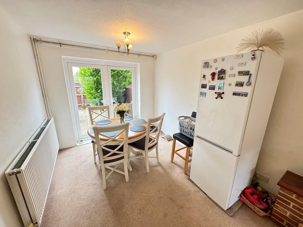 4 Maple Walk Dining