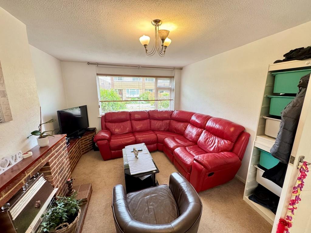 4 Maple Walk Lounge