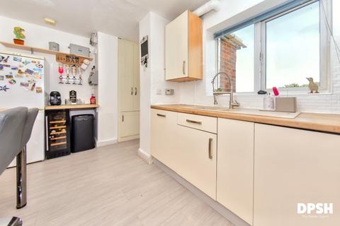 68 Greenfields, Heckmondwike, WF16 9HG