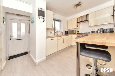 68 Greenfields, Heckmondwike, WF16 9HG