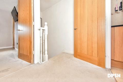 68 Greenfields, Heckmondwike, WF16 9HG