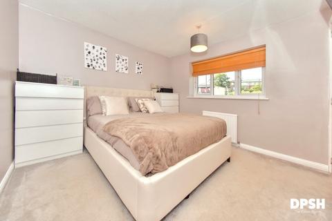 68 Greenfields, Heckmondwike, WF16 9HG