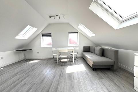 Studio to rent, Kingsbury, London