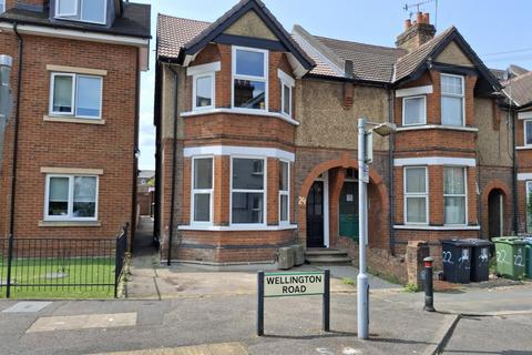 2 bedroom flat to rent, Town Centre, WD17