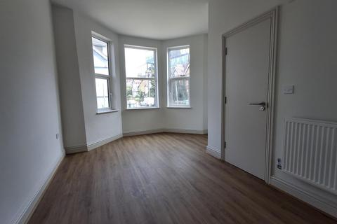 2 bedroom flat to rent, Town Centre, WD17