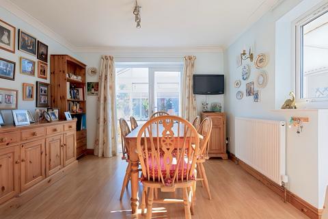 11 Manor Road, Ducklington, Witney, OX29 7YD
