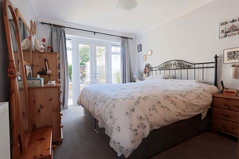 11 Manor Road, Ducklington, Witney, OX29 7YD