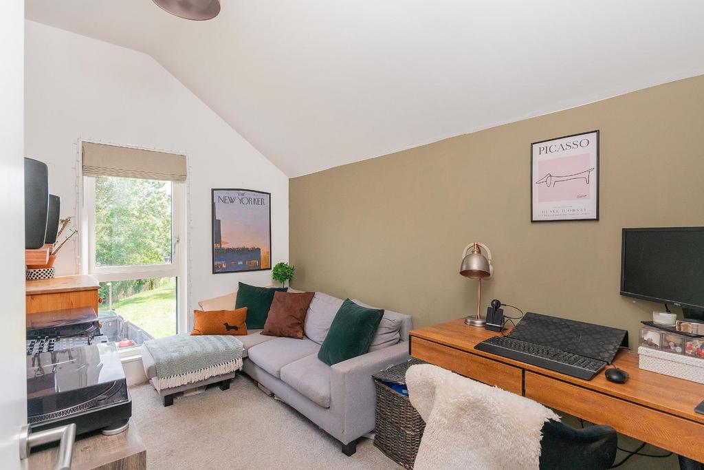 0 L1 WKE - Bedroom B.jpg