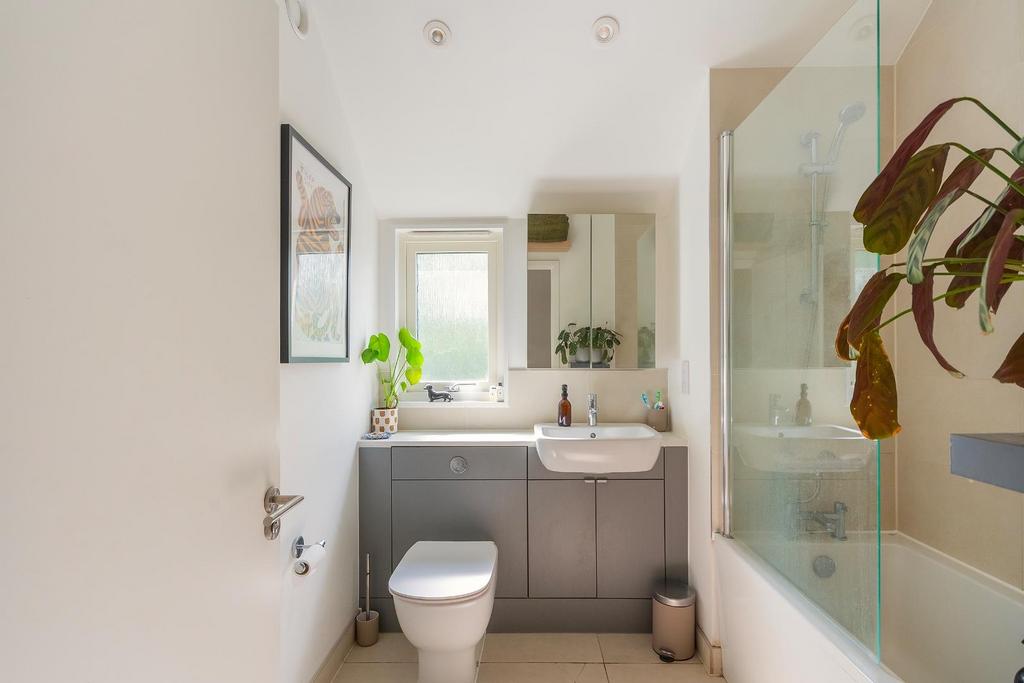 0 L1 WKE - Bathroom B.jpg