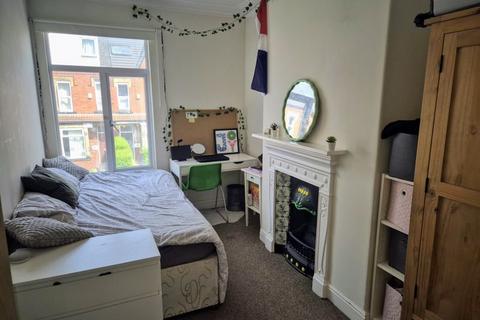 6 bedroom terraced house for sale, Headingley Avenue, Leeds