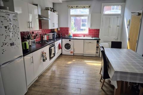 6 bedroom terraced house for sale, Headingley Avenue, Leeds