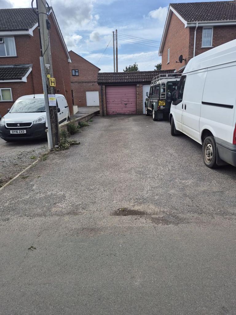Garage/Parking