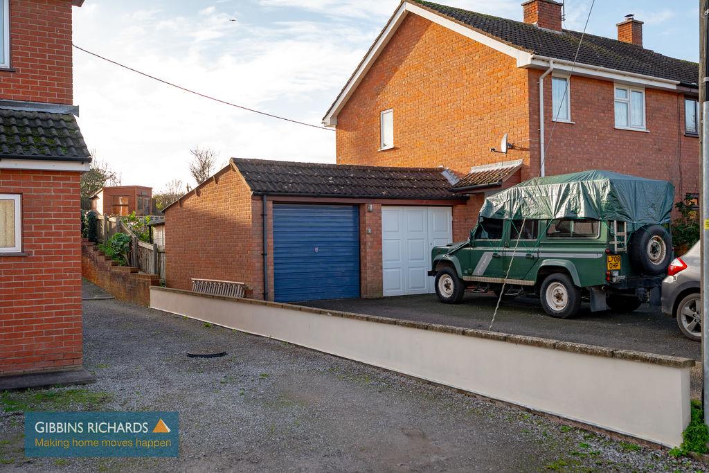 Garage/Parking