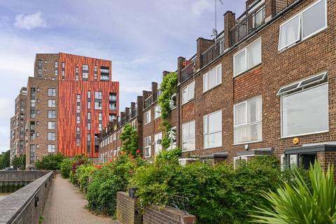33 Capstan Square, London, E14 3EU