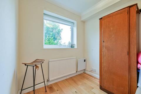 33 Capstan Square, London, E14 3EU