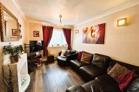 8 Castle Close, Walsall, WS8 7QF