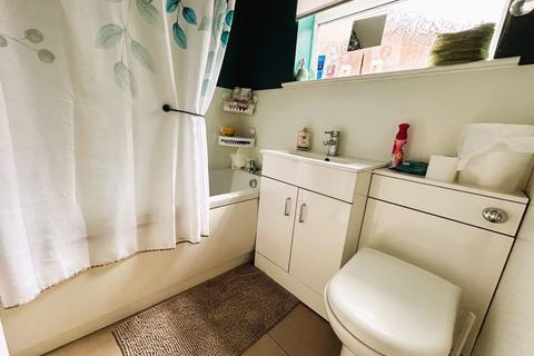 8 Castle Close, Walsall, WS8 7QF