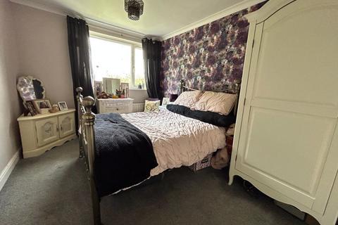 8 Castle Close, Walsall, WS8 7QF
