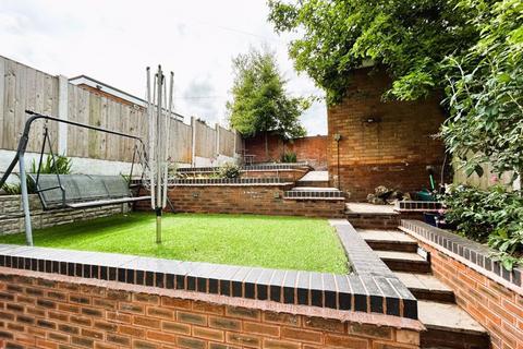 8 Castle Close, Walsall, WS8 7QF