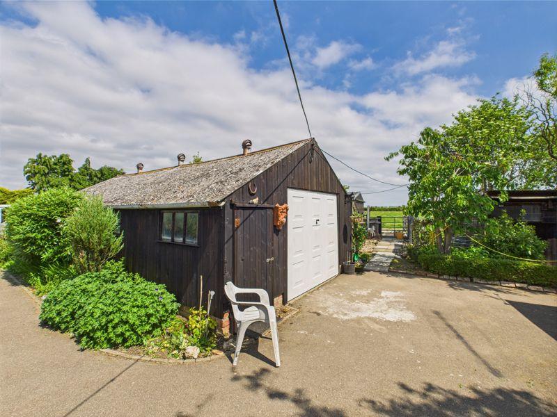 Garage/Workshop