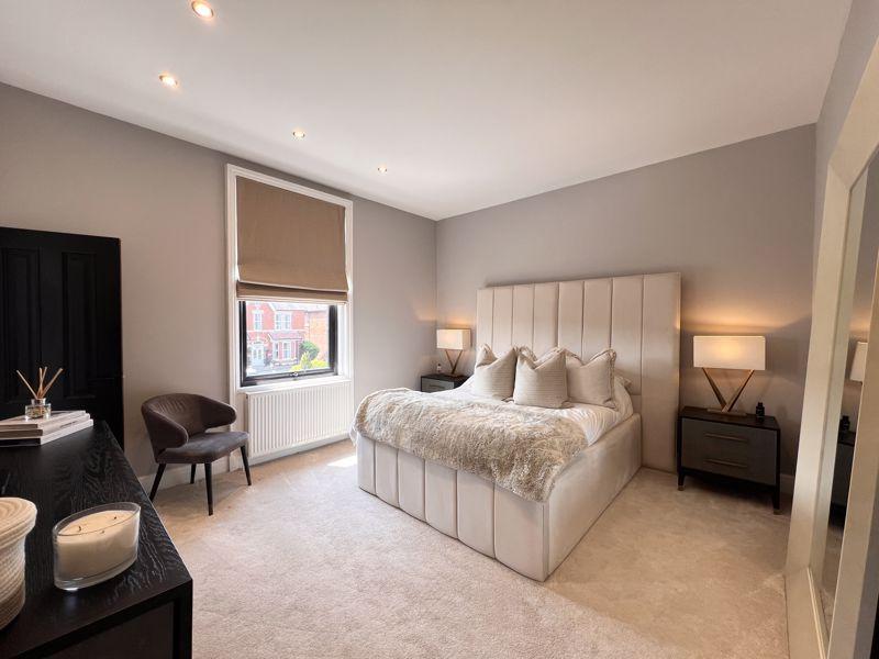 Master Bedroom (1)