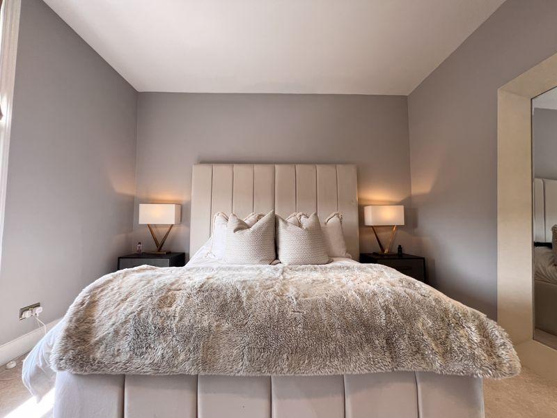 Master Bedroom (2)