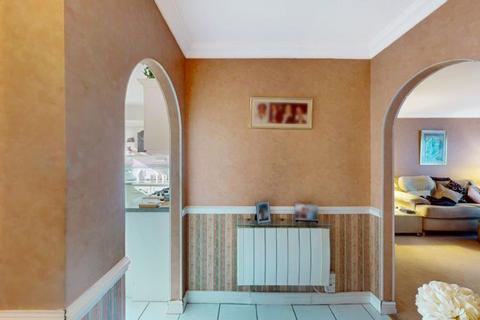 undefined, Hurstcombe, Buckhurst Hill IG9