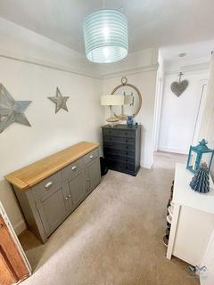 1 bedroom apartment for sale, Queensbury mansions, Bournemouth - Top-Floor Coastal Apartment with Sea Views in Prime Bournemouth Location