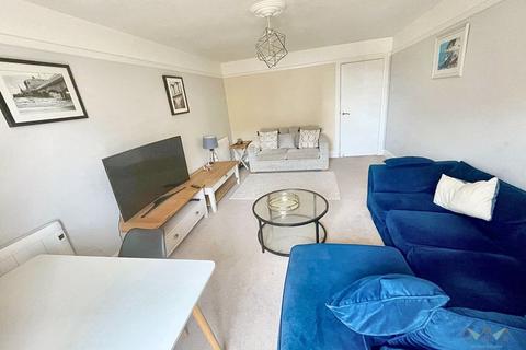 1 bedroom apartment for sale, Queensbury mansions, Bournemouth - Top-Floor Coastal Apartment with Sea Views in Prime Bournemouth Location