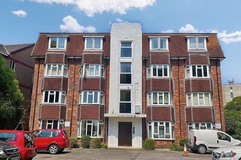 1 bedroom apartment for sale, Queensbury mansions, Bournemouth - Top-Floor Coastal Apartment with Sea Views in Prime Bournemouth Location