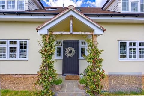4 bedroom detached house for sale, Roding Lane, Chigwell IG7