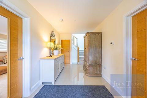 4 bedroom detached house for sale, Roding Lane, Chigwell IG7