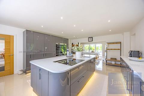 4 bedroom detached house for sale, Roding Lane, Chigwell IG7
