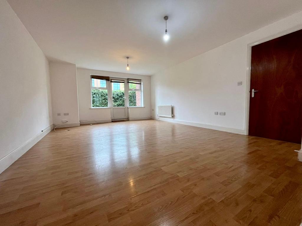Apartment in Solihull, Blossomfield - View 3