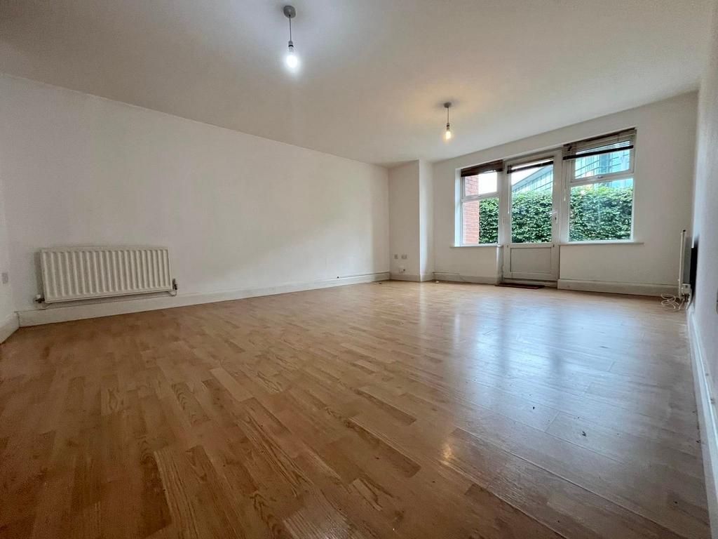 Apartment in Solihull, Blossomfield - View 5