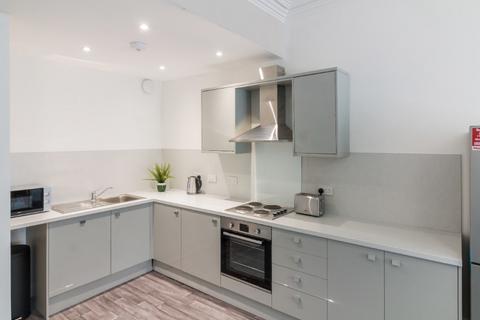 3 bedroom flat to rent, Union Street, City Centre DD1