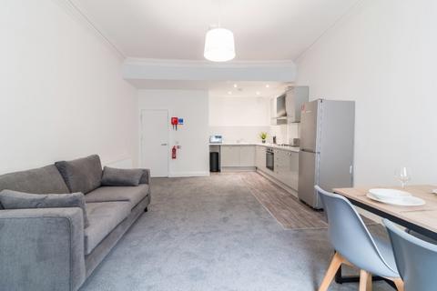 3 bedroom flat to rent, Union Street, City Centre DD1