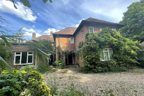 5 bed detached house for rent in Love Lane, Donnington, Newbury, Berkshire, RG14