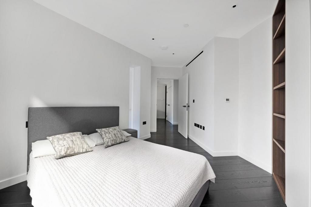 UPPER RIVERSIDE, 2, 402 RESHOOT-4.jpg