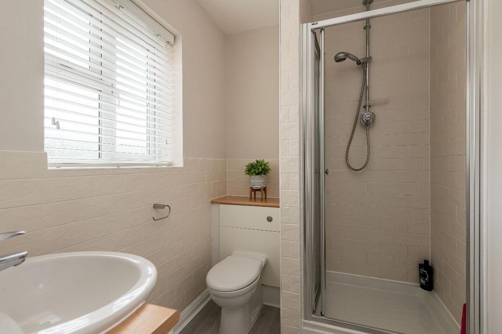 En-suite  to master