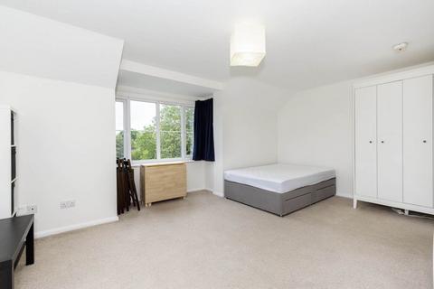 Studio to rent, NW9