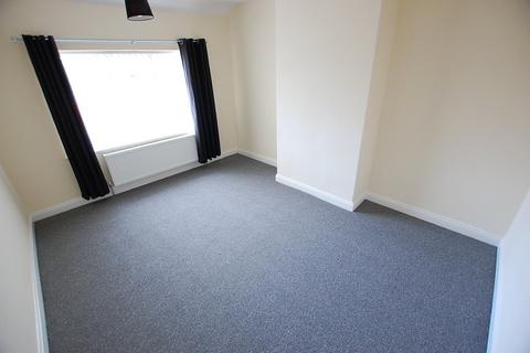 3 bedroom semi-detached house to rent, Mossley Road, Greater Manchester OL6