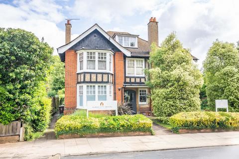 2 bedroom apartment to rent, Hall Place Gardens, Herts AL1