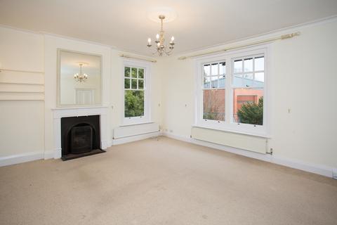 2 bedroom apartment to rent, Hall Place Gardens, Herts AL1
