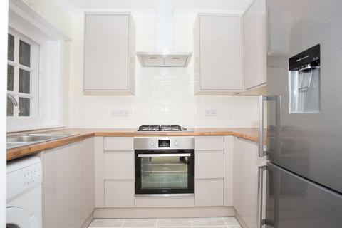 2 bedroom apartment to rent, Hall Place Gardens, Herts AL1