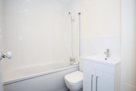 2 bedroom apartment to rent, Hall Place Gardens, Herts AL1