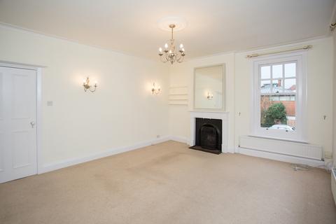 2 bedroom apartment to rent, Hall Place Gardens, Herts AL1