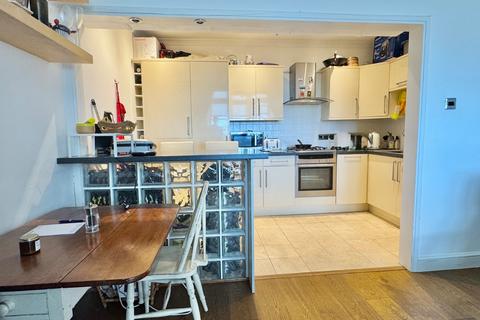 Flat 18, St Andrews The Durlocks, Folkestone, CT19 6AW